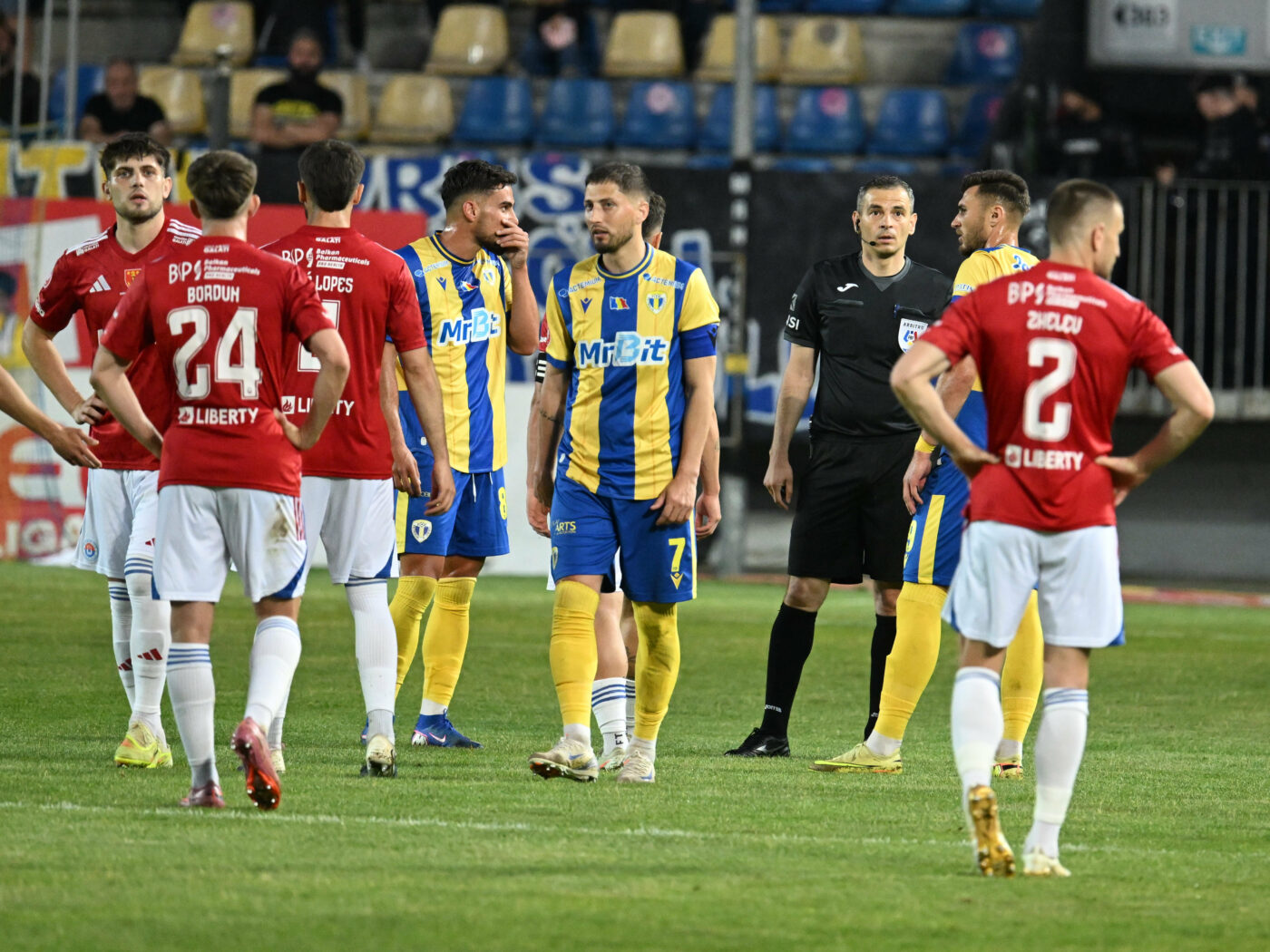 Fotbalistul român descrie coșmarul prin care a trecut la clubul din Superliga: „N-aveam nici mic dejun. Mi-am luat singur aparate pentru recuperare”. EXCLUSIV