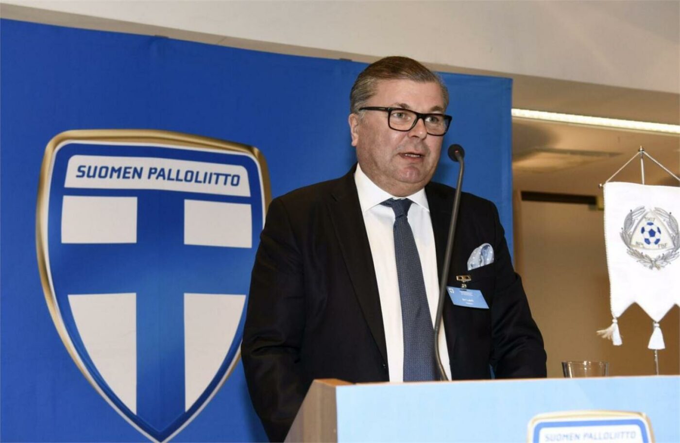 LIVEBLOG Neverosimil pentru Universitatea Craiova în Europa League! Din ce și-a făcut averea Ari Lahti, patronul lui KuPS care este în același timp și Răzvan Burleanu al Finlandei