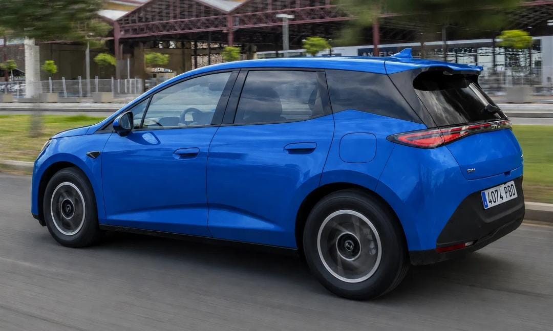 Spaniolii au reacționat: „Dacia Sandero de la BYD e cel mai ieftin hibrid!”