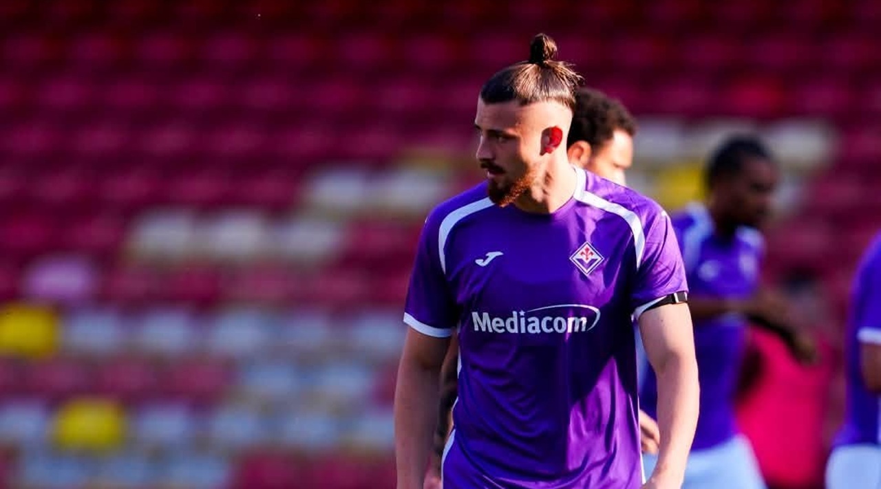 Radu Drăgușin, debut de vis la Fiorentina! A dat pasă de gol la primul meci oficial în tricoul „viola”