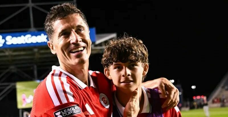 Un puști cu părinți români a schimbat istoria la echipa lui Robert Lewandowski. Câștigă mai bine ca mulți din Superliga