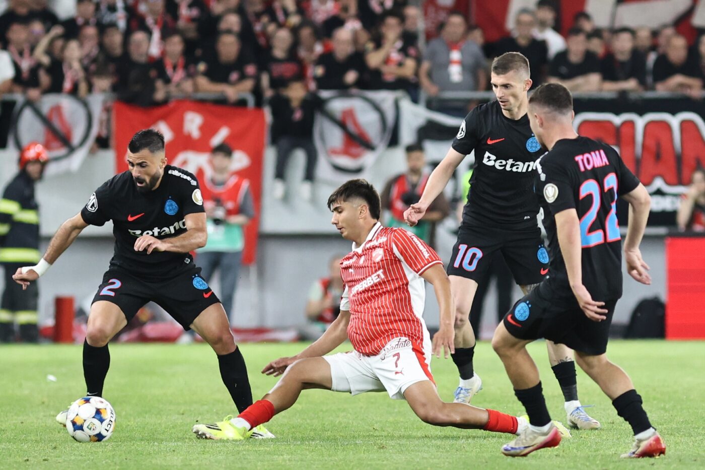 Scandal la FCSB înaintea meciului cu UTA! Florin Tănase și Vali Crețu, excluși din lot