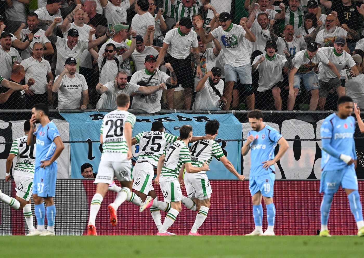 Ungaria poate să râdă de România! În timp ce Craiova a ieșit cu coada între picioare din Europa League, Ferencvaros a umilit-o pe Trabzonspor!