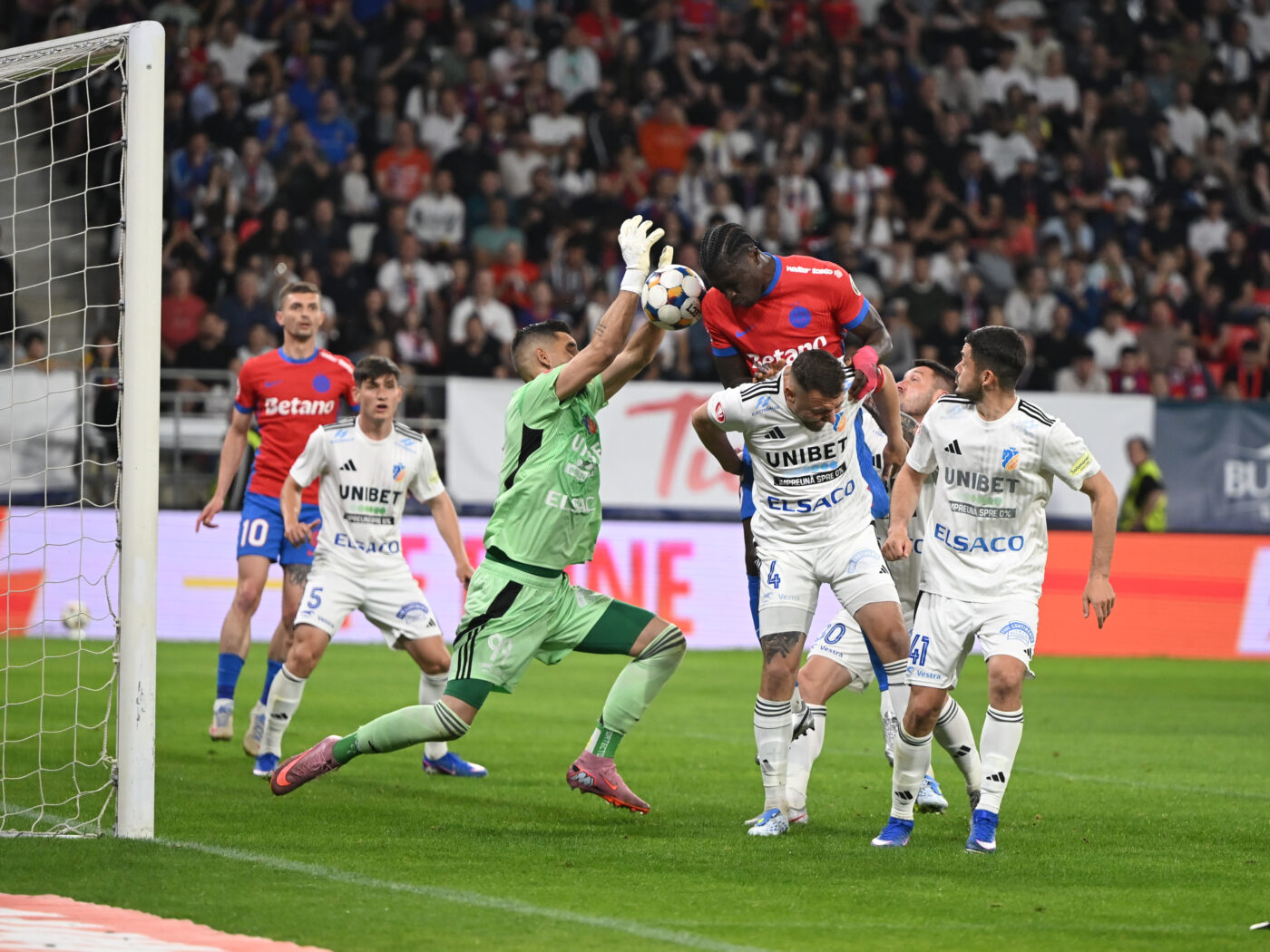 Valeriu Iftime, scos din sărite de un fotbalist din lotul lui Marius Croitoru: „L-am înjurat, am urlat singur ca prostul. Dă drumul la minge, băi lunganule”