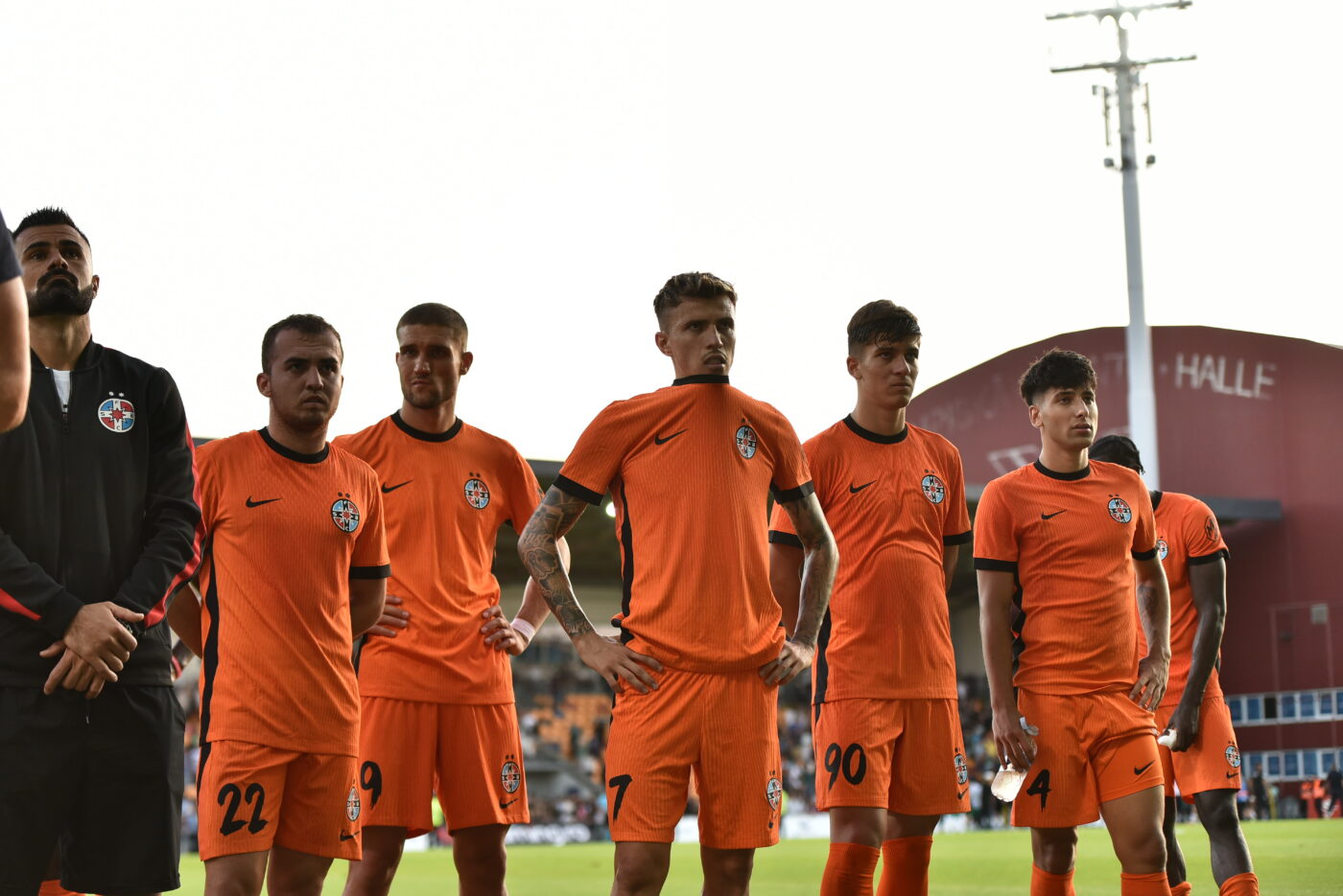 Antrenorul român s-a dezlănțuit: „De asta ne dau cu terenul în cap! Echipa care a scos-o pe FCSB nu ne bătea nici în Liga 3”. EXCLUSIV