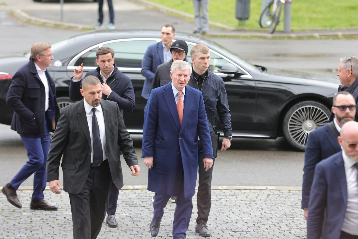 A venit la București și a plâns la căpătâiul lui Mircea Lucescu, iar acum anunță sfârșitul iminent al lui Vladimir Putin: „O săgeată și totul se schimbă!”