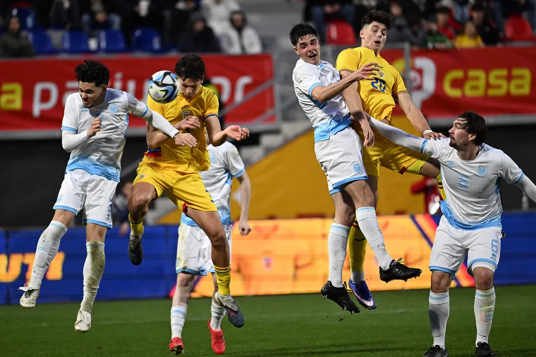 Accidentare teribilă în România U21 – Finlanda U21! Fotbalistul din Superliga a fost scos cu targa de pe teren
