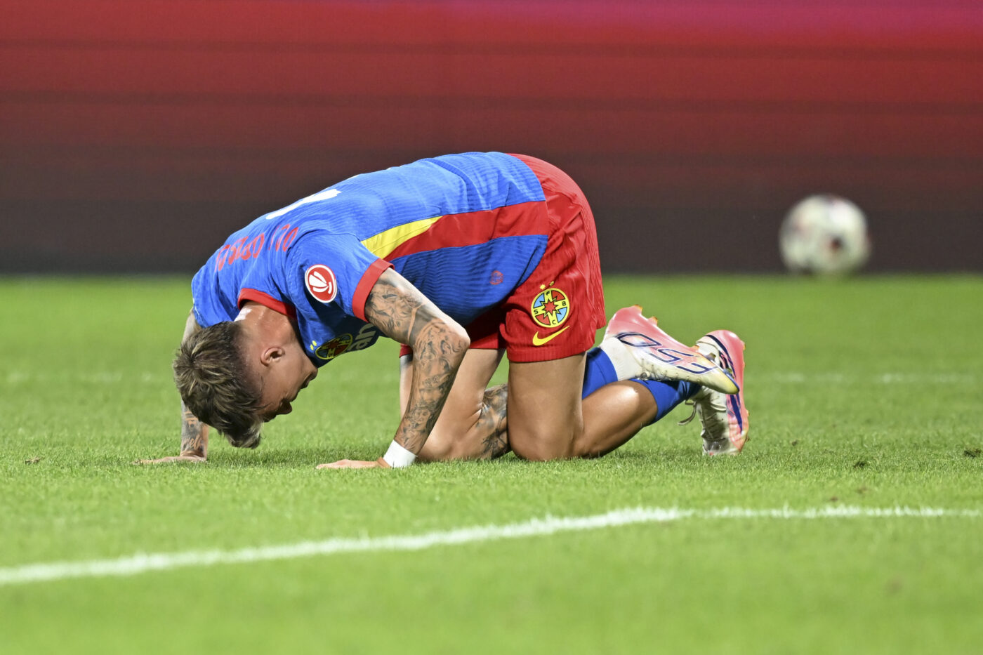 Adevărul despre Tavi Popescu la FCSB. A consumat gaz ilariant, a fost acoperit de club și îndepărtat din acest motiv? EXCLUSIV