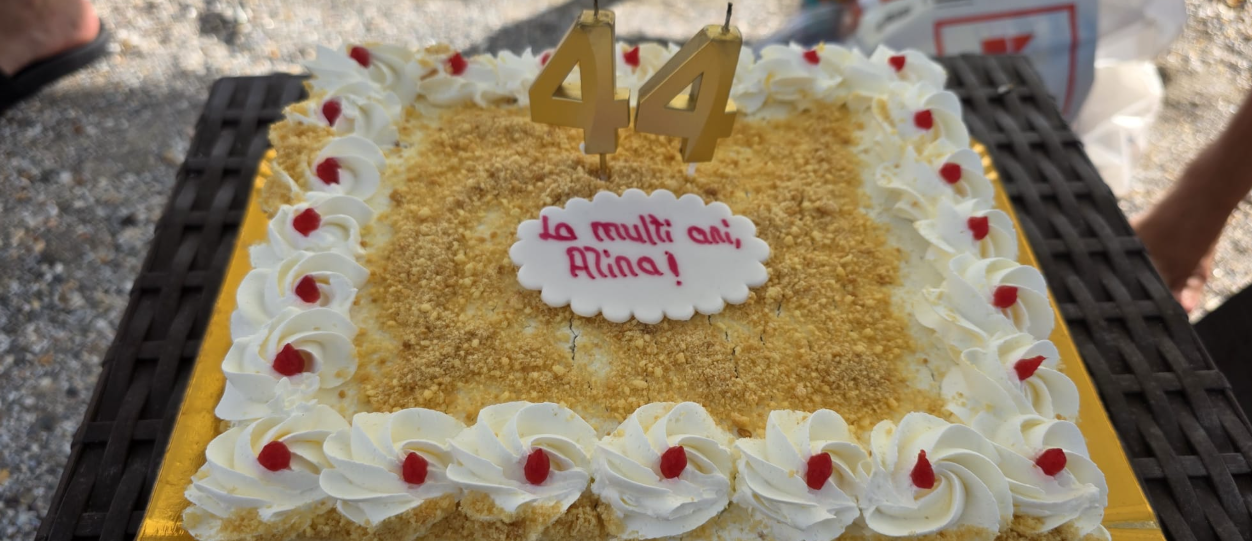 Alina Dumitru și-a celebrat ziua de naștere la malul mării! „Nimic nou! Aniversare tot în cantonament”