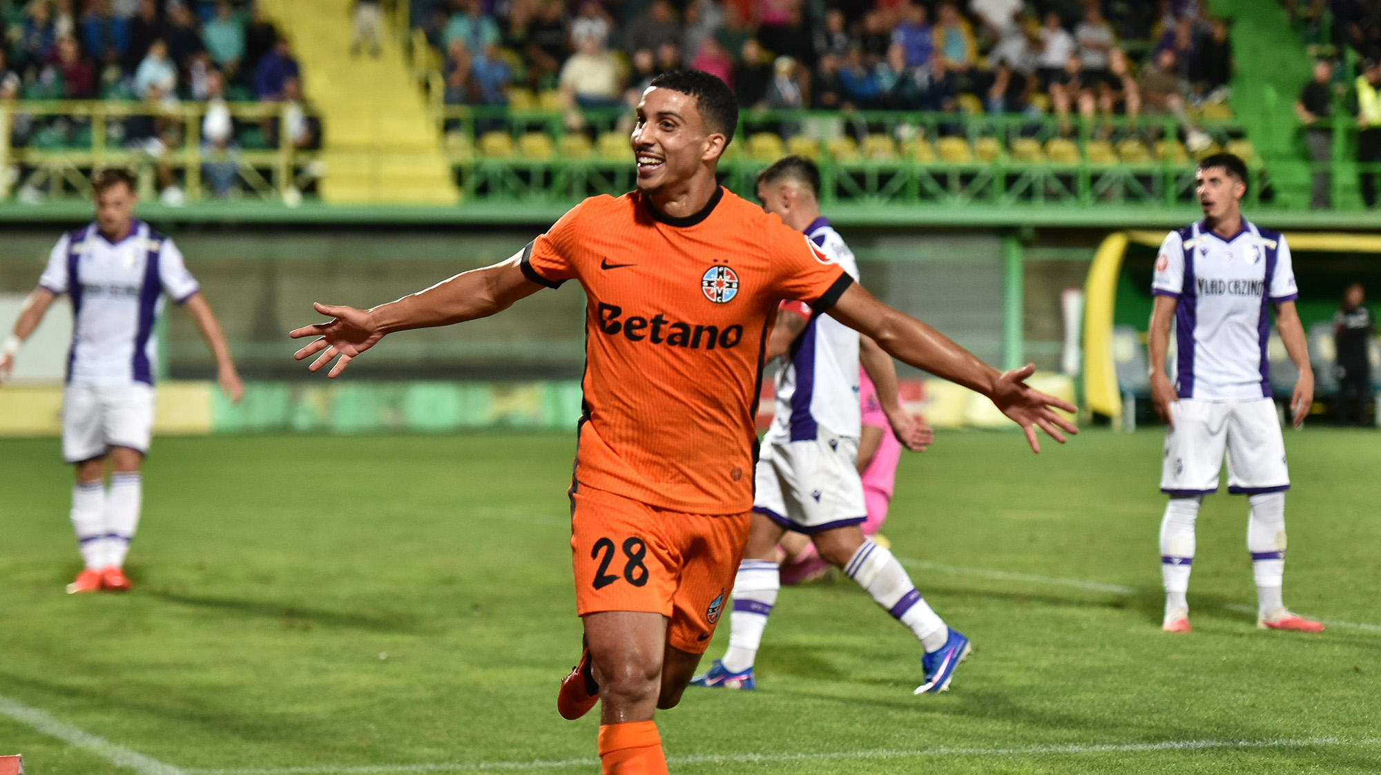 Imagine asociată subiectului: Aymen Boutoutaou a marcat și a pasat decisiv în victoria FCSB cu FC Argeș