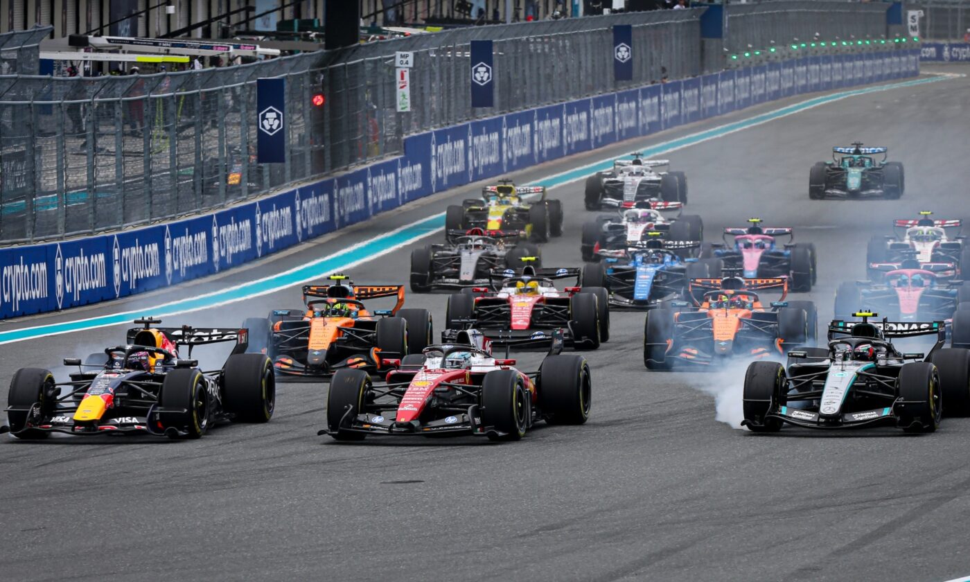 Ce se întâmplă în corpul unui pilot de Formula 1 în timpul unei curse: „Ca și cum ești strivit de un pian de 350 de kilograme într-un cuptor, la fiecare viraj!”