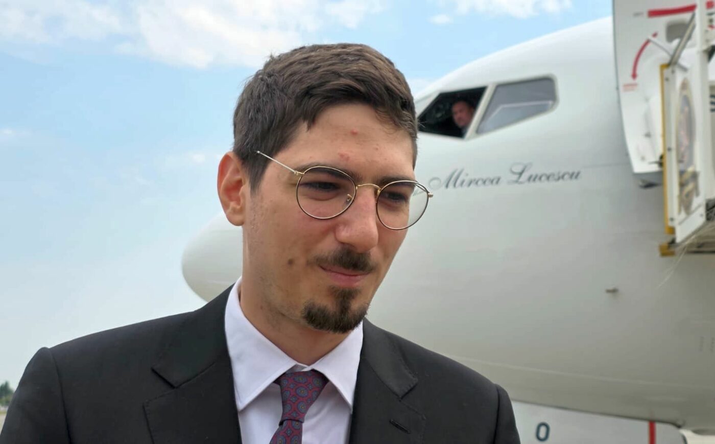 REPORTAJ Cum am trăit primul zbor cu Boeing 737 MAX – Mircea Lucescu, prin negura prezenței ministrului Radu Miruță