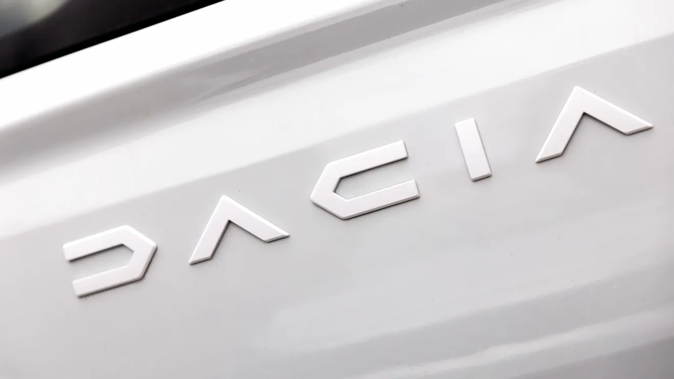 Dacia a lovit crunt în imperiul chinezesc al mașinilor! Anunțul din Spania despre noul Sandero hybrid