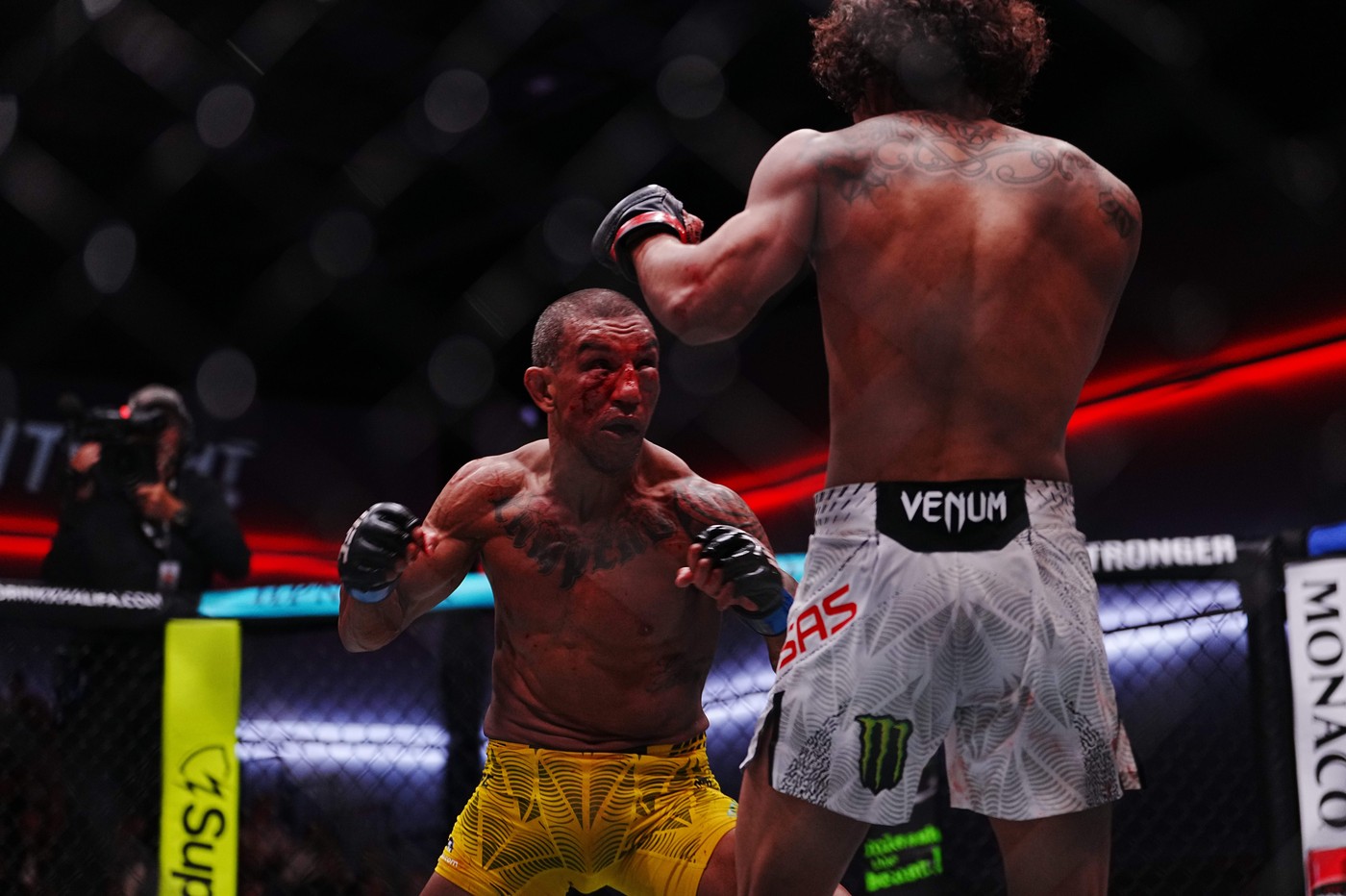 VIDEO De nerecunoscut! Așa arată starul UFC după ce a ajuns în spital pentru că a fost făcut K.O.