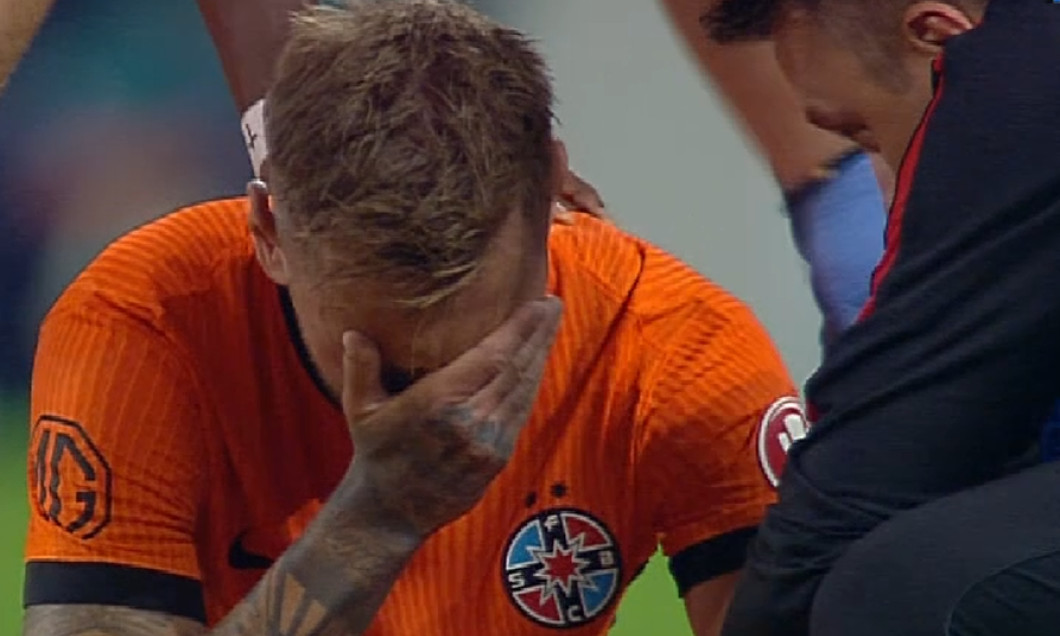 DEZASTRU! Denis Drăguș s-a accidentat la genunchi și a fost schimbat în minutul 42 al derby-ului Craiova – FCSB
