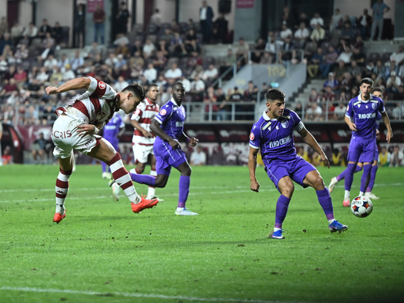 „Fisură la coastă, genunchi operat, șapte copci la cap!”. Antrenorul din Superliga dezvăluie blestemul celor NOUĂ accidentați simultan. EXCLUSIV