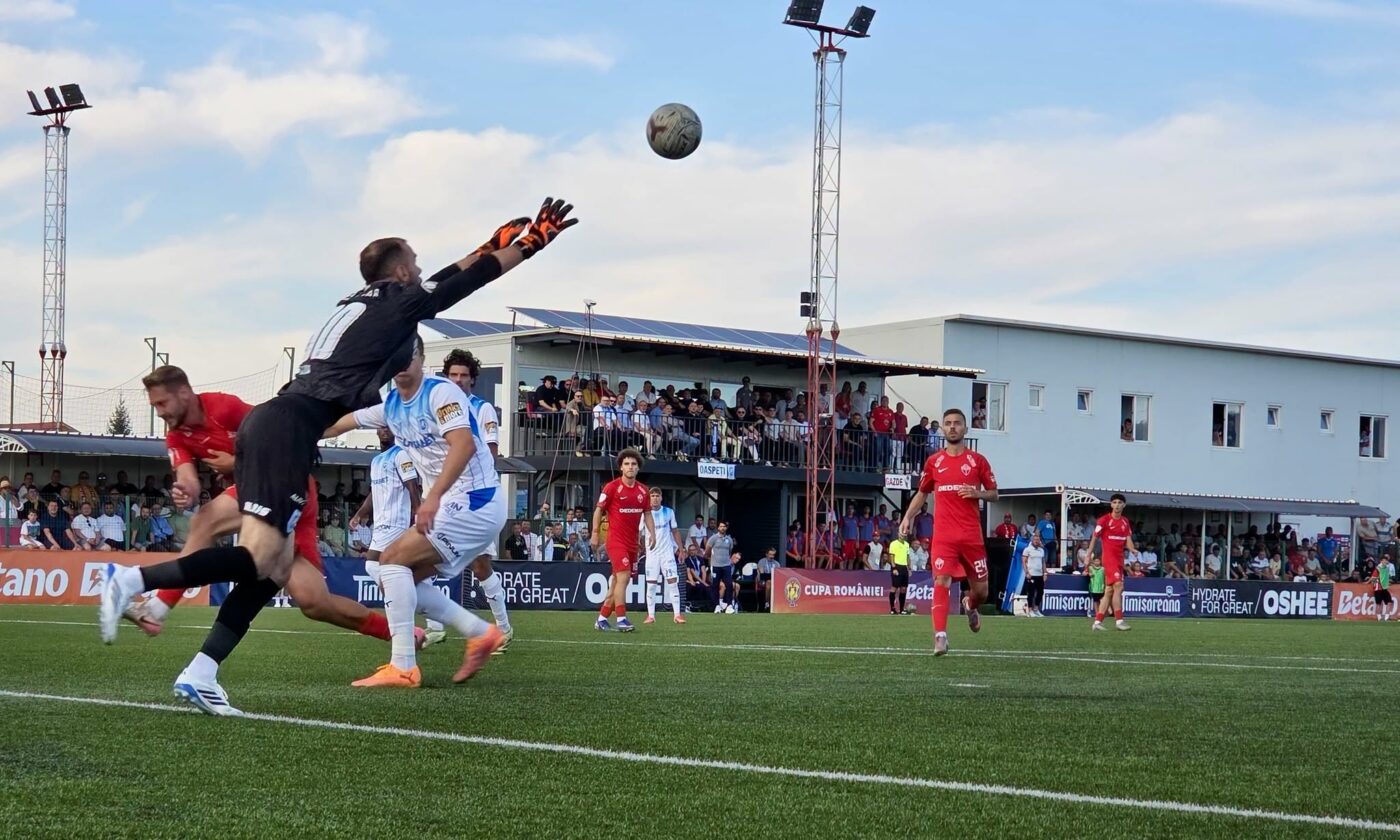 FC Bacău a dominat U Craiova o repriză, a avut și om în plus, dar a cedat în cele din urmă în fața campioanei, la debutul în grupele Cupei României. Costel Enache: ”Rar te întâlnești cu șansa asta”