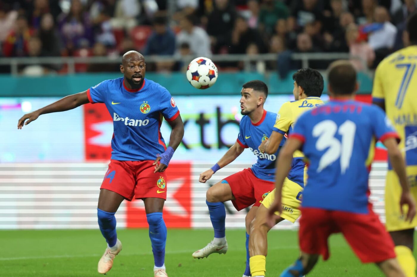 LIVE FCSB – Petrolul, în etapa 9 din Superliga. S-a marcat de 3 ori în prima jumătate de oră!
