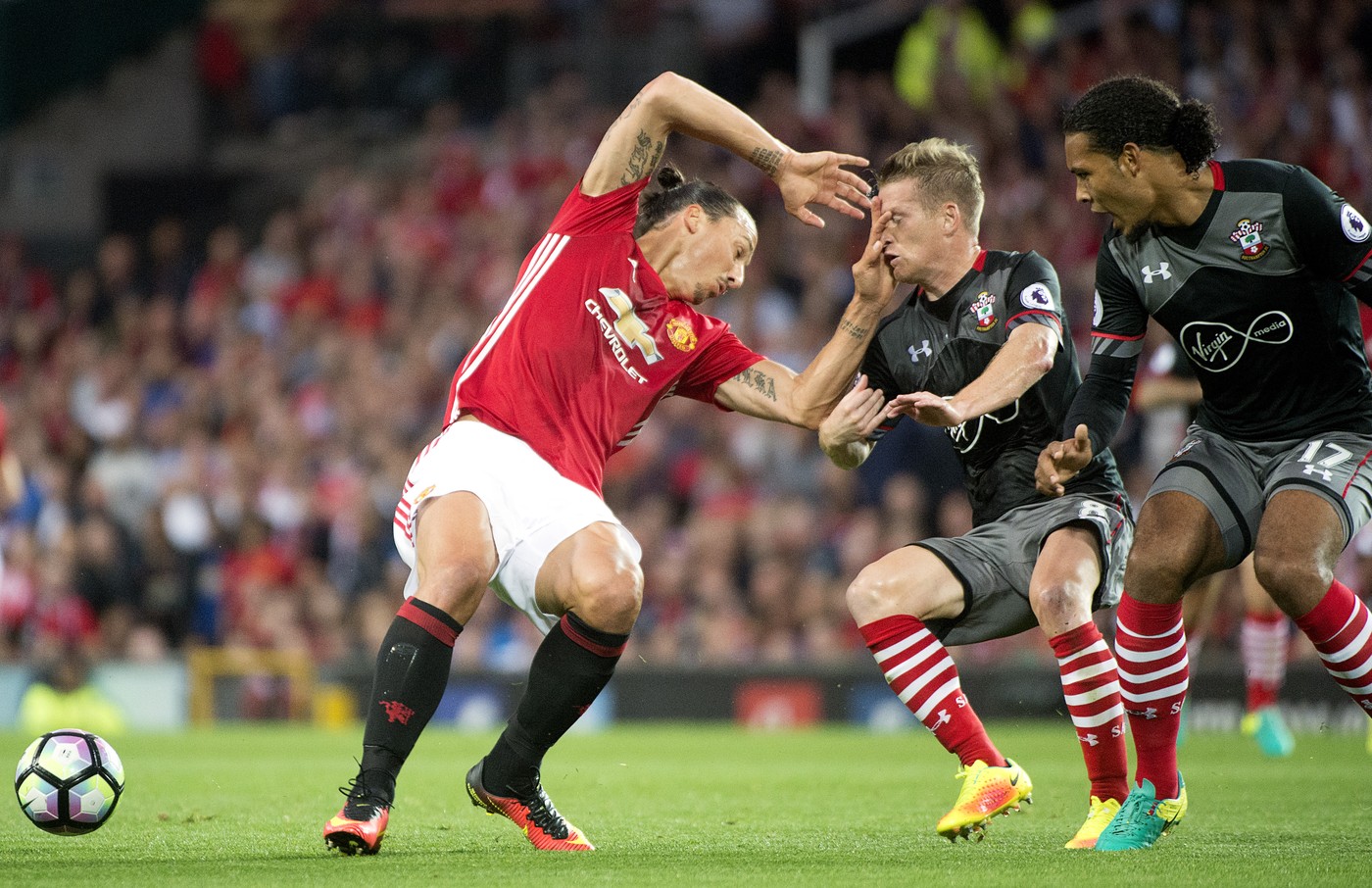 Fotbalistul român a jucat în Premier League cu Van Dijk și a dat verdictul: „Fizic, era o bestie”