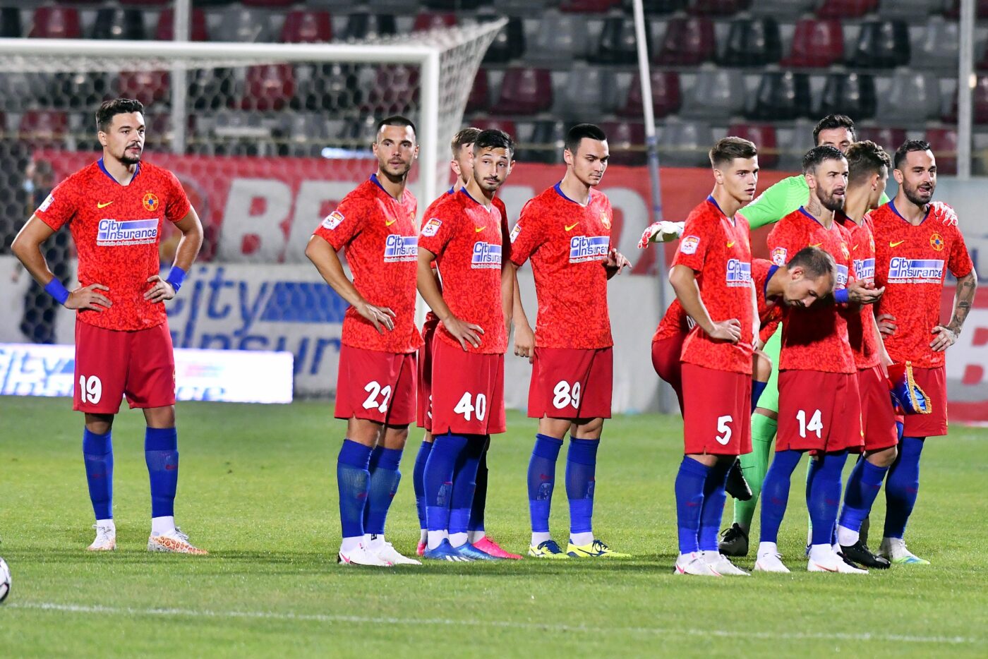 EXCLUSIV FCSB „Au mâncat două torturi în vestiar, înainte de antrenament! Și noi vrem performanță?”. Dezvăluiri uluitoare ale fostului fundaș FCSB