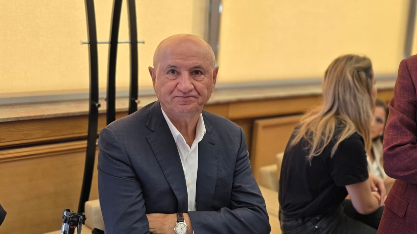 George Copos, apariție rară la prezentarea avionului „Mircea Lucescu”. Milionarul nu și-a uitat prietenul