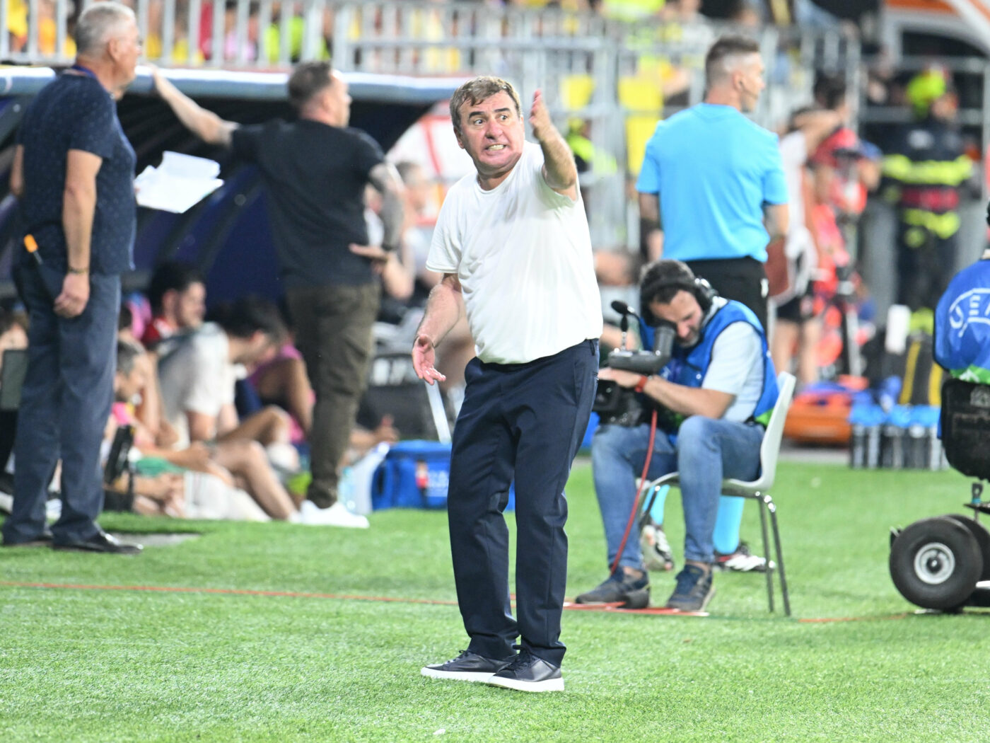 BREAKING Gică Hagi a tăiat în carne vie și renunță la 15 jucători! Lotul final al României pentru Liga Națiunilor