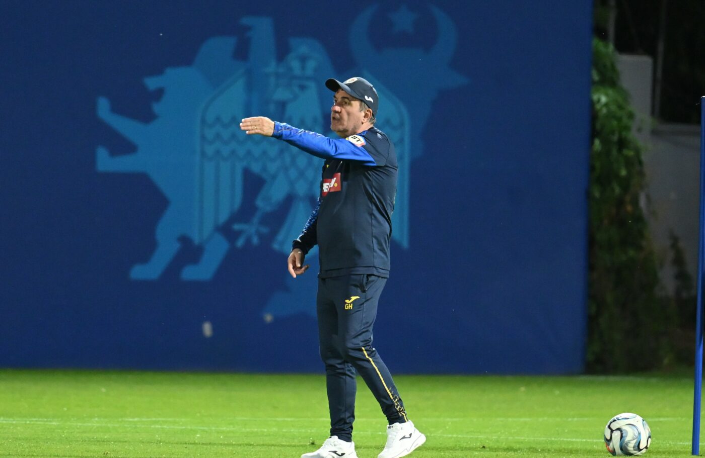 BREAKING NEWS Gică Hagi lasă acasă NOUĂ jucători înainte de Suedia – România! Lovituri teribile pentru Dinamo, Universitatea Craiova și Rapid. Motivele selecționerului. EXCLUSIV