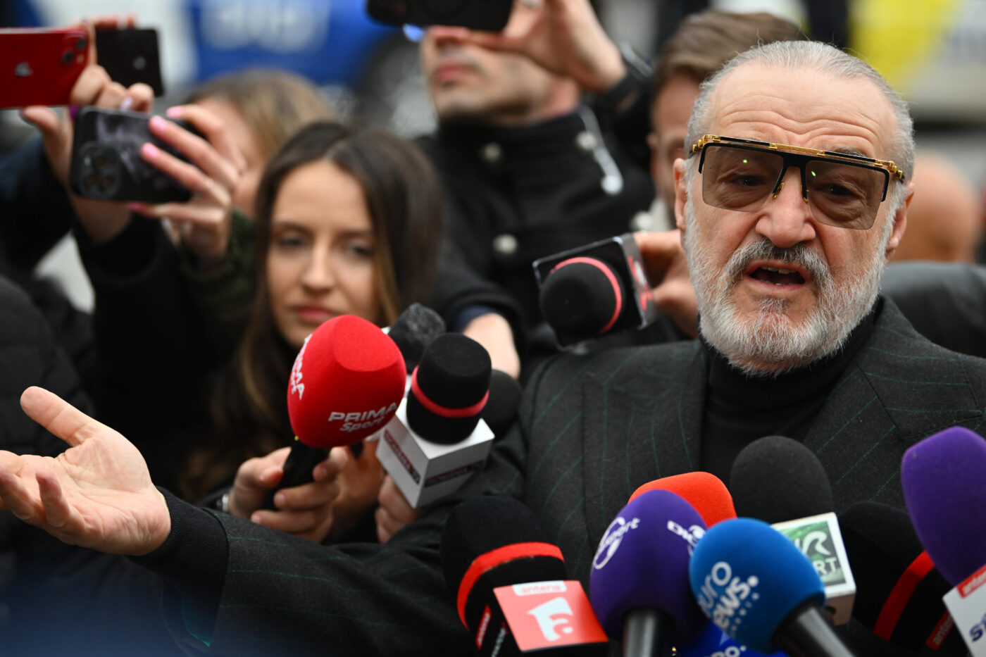 Gigi Becali, ieșire necontrolată după ce a fost chemat la Comisii: „Purtați respect, nebunilor! Duceți-vă la balamuc”