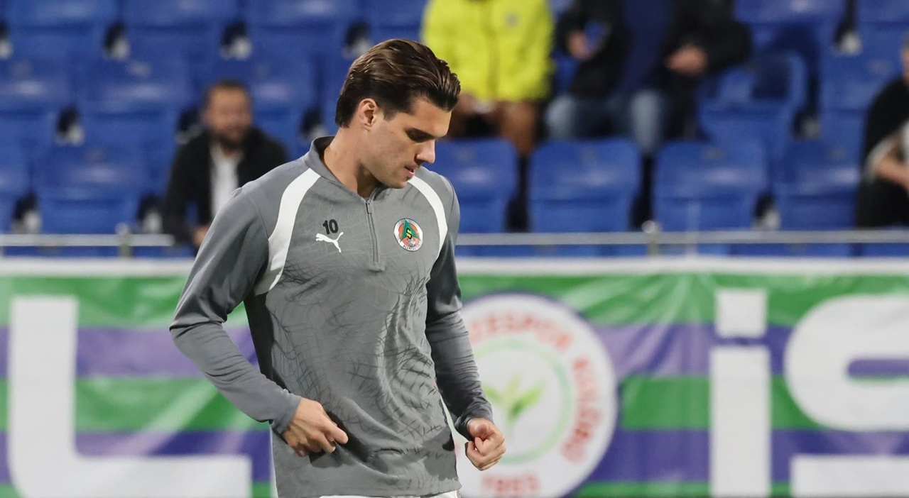 Schimbare a la Gigi Becali! Ianis Hagi, scos de pe teren cu cinci minute înainte de pauză, în meciul cu echipa lui Mihăilă