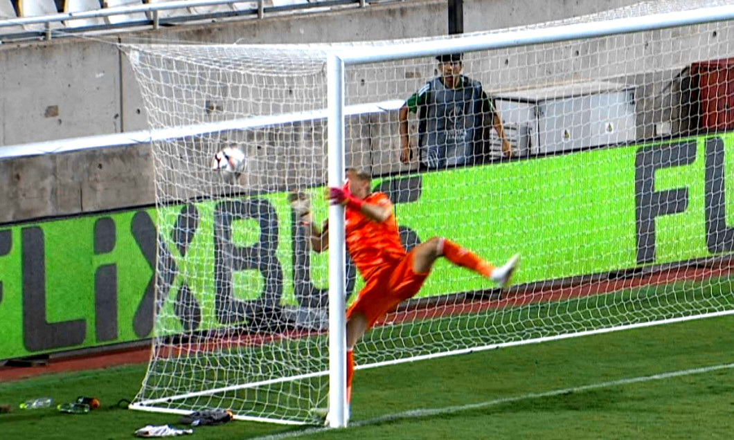 Ghinion cât casa! Ionuț Radu, învins de Florin Tănase în Europa League după un gol de la 20 de metri în minutul 88: ce notă a primit portarul român!