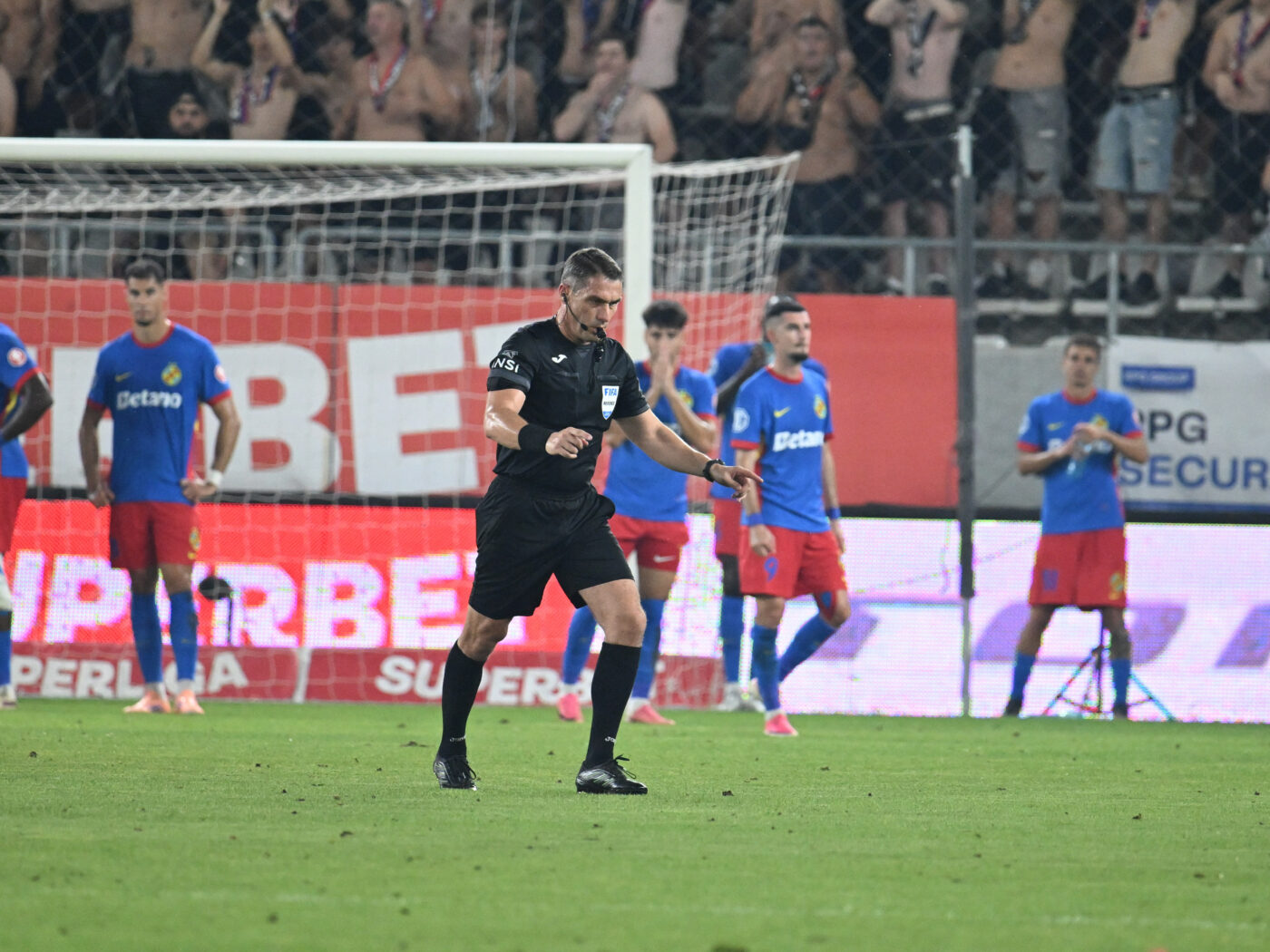 Istvan Kovacs, decizii care au făcut derby-ul Dinamo – FCSB să „explodeze”