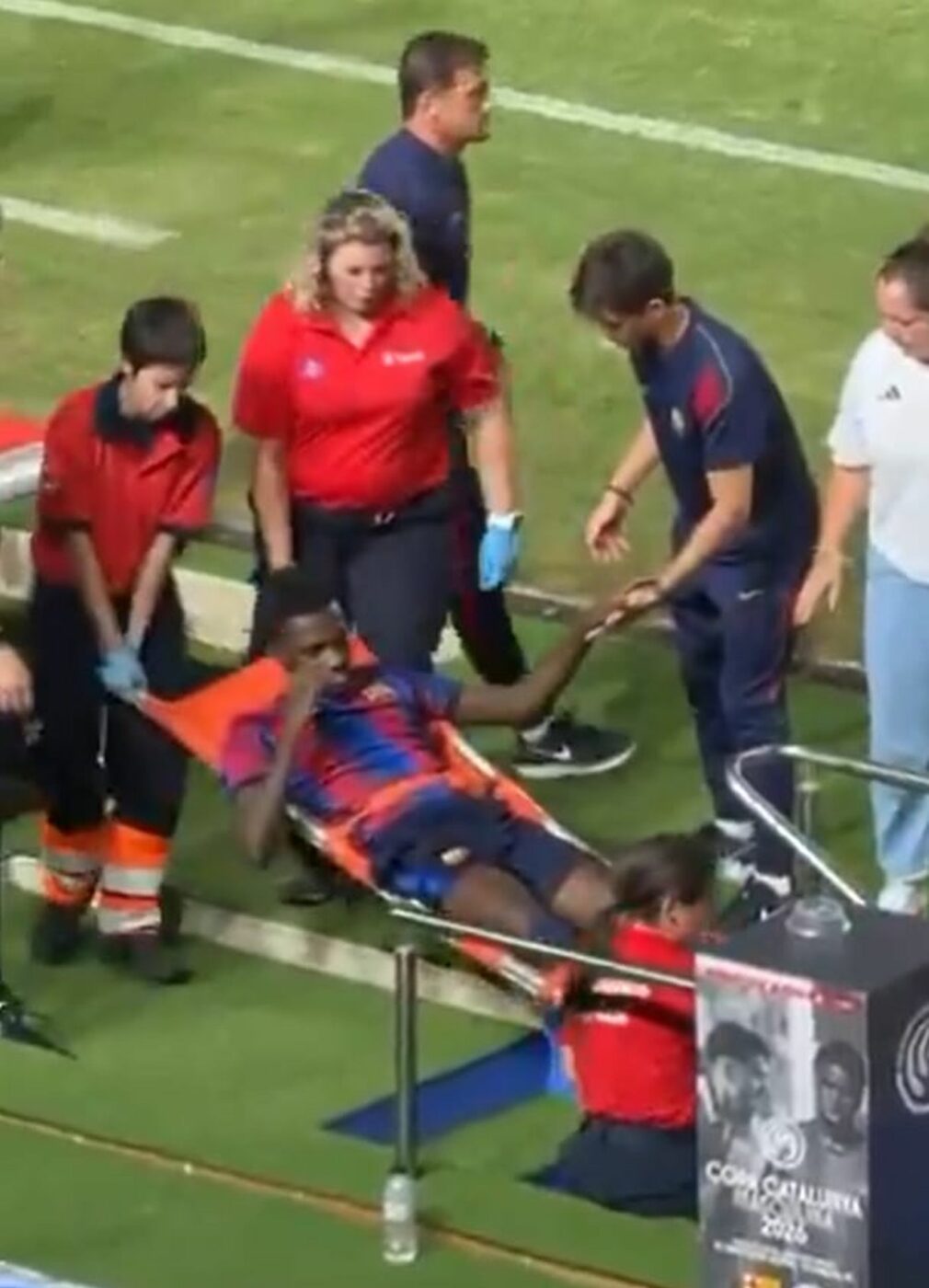 Alarmă la Barcelona! Noul transfer al catalanilor s-a accidentat și a fost scos pe targă