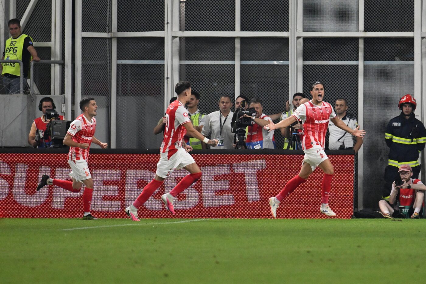 Ce lovitură a dat Dinamo cu mijlocașul spaniol! Daniel Pancu, uimit de rivală: „Cea mai bună mutare!”