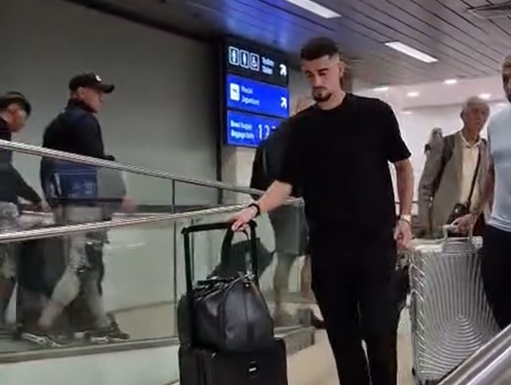 MERCATO Meriton Korenica a aterizat la București și e gata să semneze cu FCSB! Cine l-a așteptat la aeroport