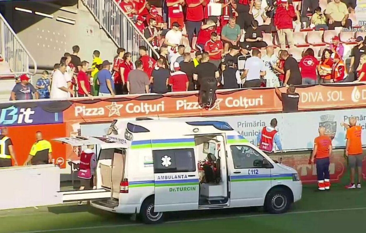 Momente de panică înaintea meciului din Superliga! I s-a făcut rău și jocul a fost întârziat