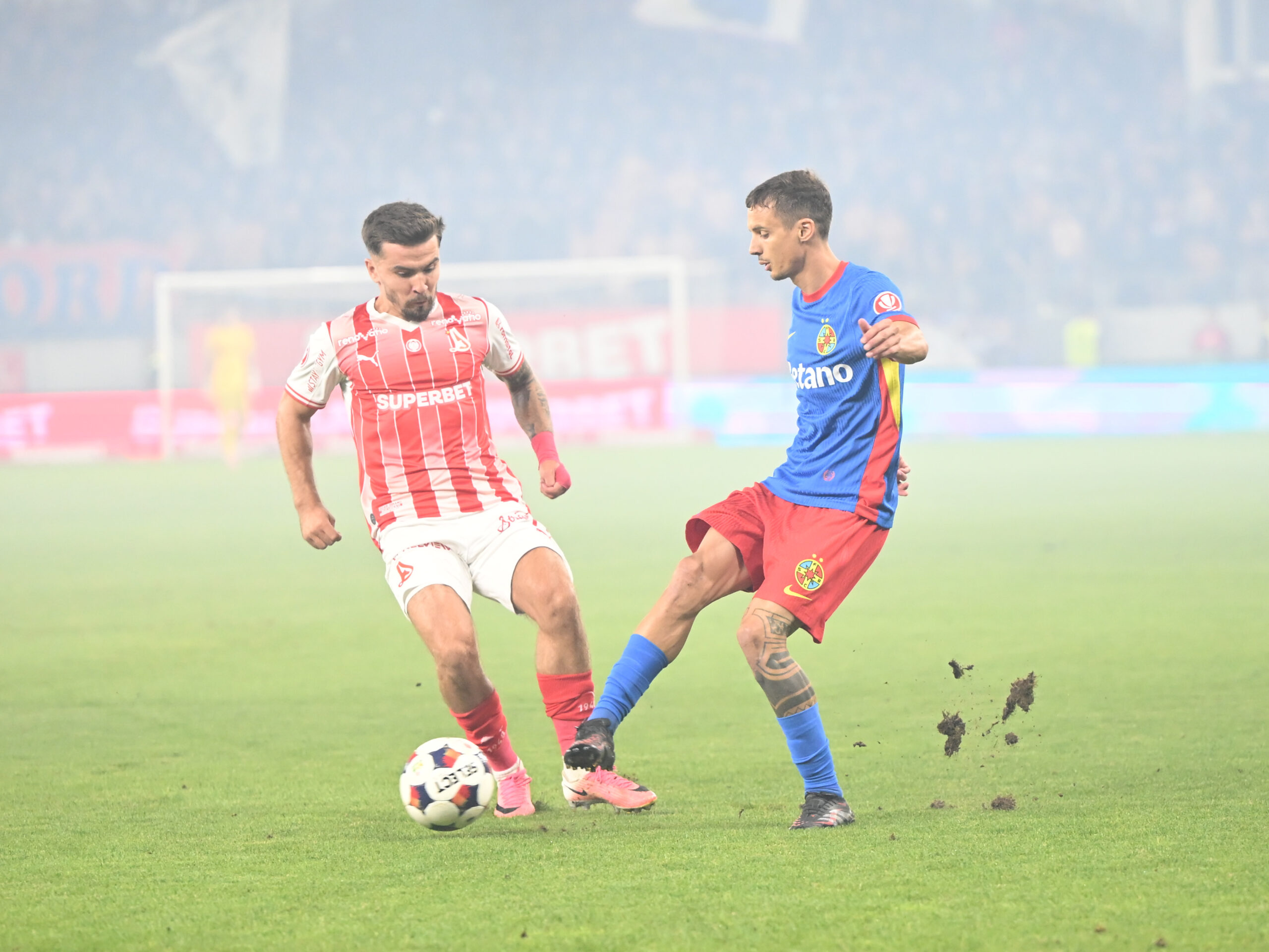 a numit „maimuțoi care cerșea” pe Danny Armstrong