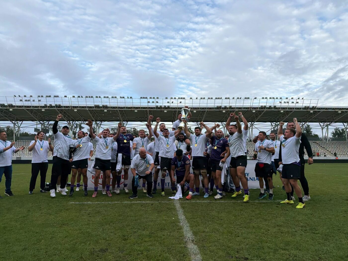 SCM Timișoara, noua campioană de rugby a României, și-a prezentat trofeul în fața fanilor: „E legat de suflet, de curaj și de mental”