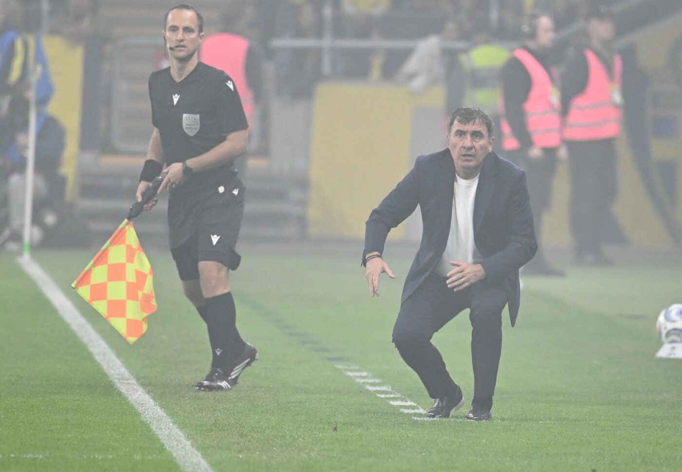 EDITORIAL Suedia – România 2-1. Trei de M pentru Gică Hagi: măcar mai mișcăm! Gabriel Berceanu nu se joacă cu literele și cu cuvintele în „Pastila de la Manila”