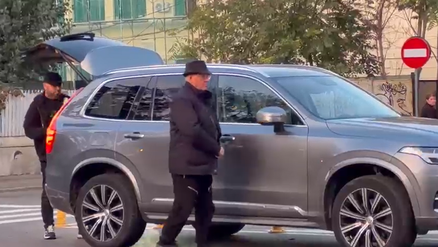 LIVE Pelerinaj la catafalcul lui Viorel Păunescu, fostul președinte al Stelei. Apropiații și cunoscuți din fotbal își iau rămas-bun. Mitică Dragomir, primul om de fotbal care își face apariția