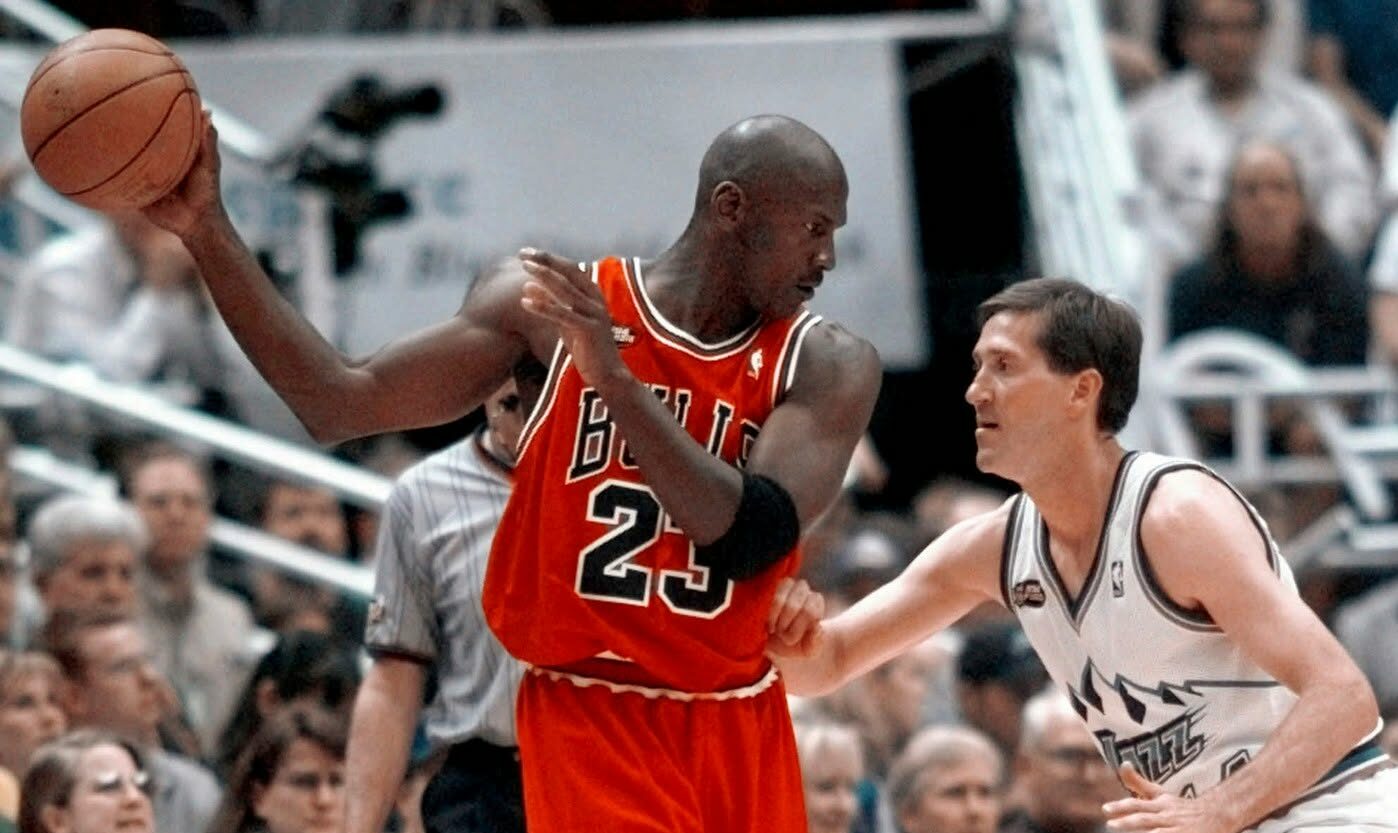 14 milioane de dolari pentru tricoul lui Michael Jordan! Cine a cumpărat piesa din ultima sa finală NBA