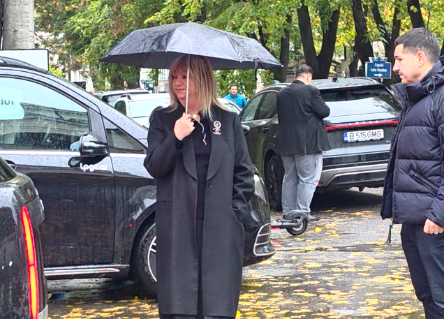 Apariție rară. Cum arată soția lui Victor Pițurcă: a fost alături de fostul selecționer la înmormântarea lui Viorel Păunescu