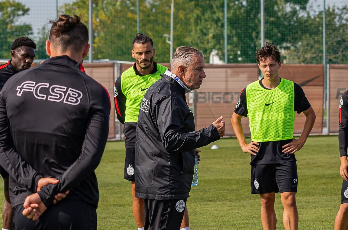 MERCATO Ce transfer a făcut FCSB! Reghecampf are un lider sub comandă: „Va fi titular indiscutabil”