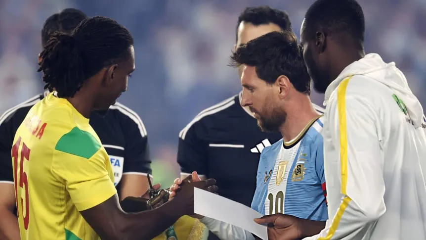 Cadourile neașteptate primite de Lionel Messi la retragerea din naționala Argentinei. Ce i-au dat jucătorii din Benin