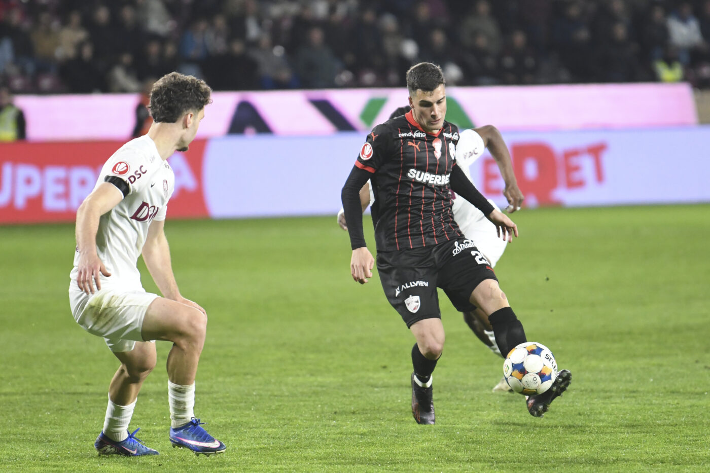CFR Cluj – Dinamo Live Text Online, de la 19:00, în etapa a 13-a din Superliga. „Câinii” vor să-și consolideze poziția de lideri! Echipele probabile