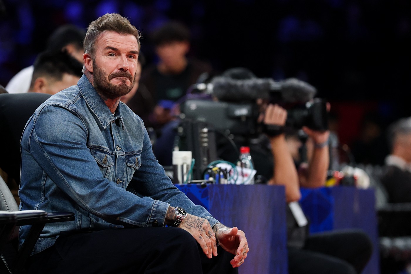 Cum arată David Beckham lângă Yao Ming, gigantul de 2,32 metri