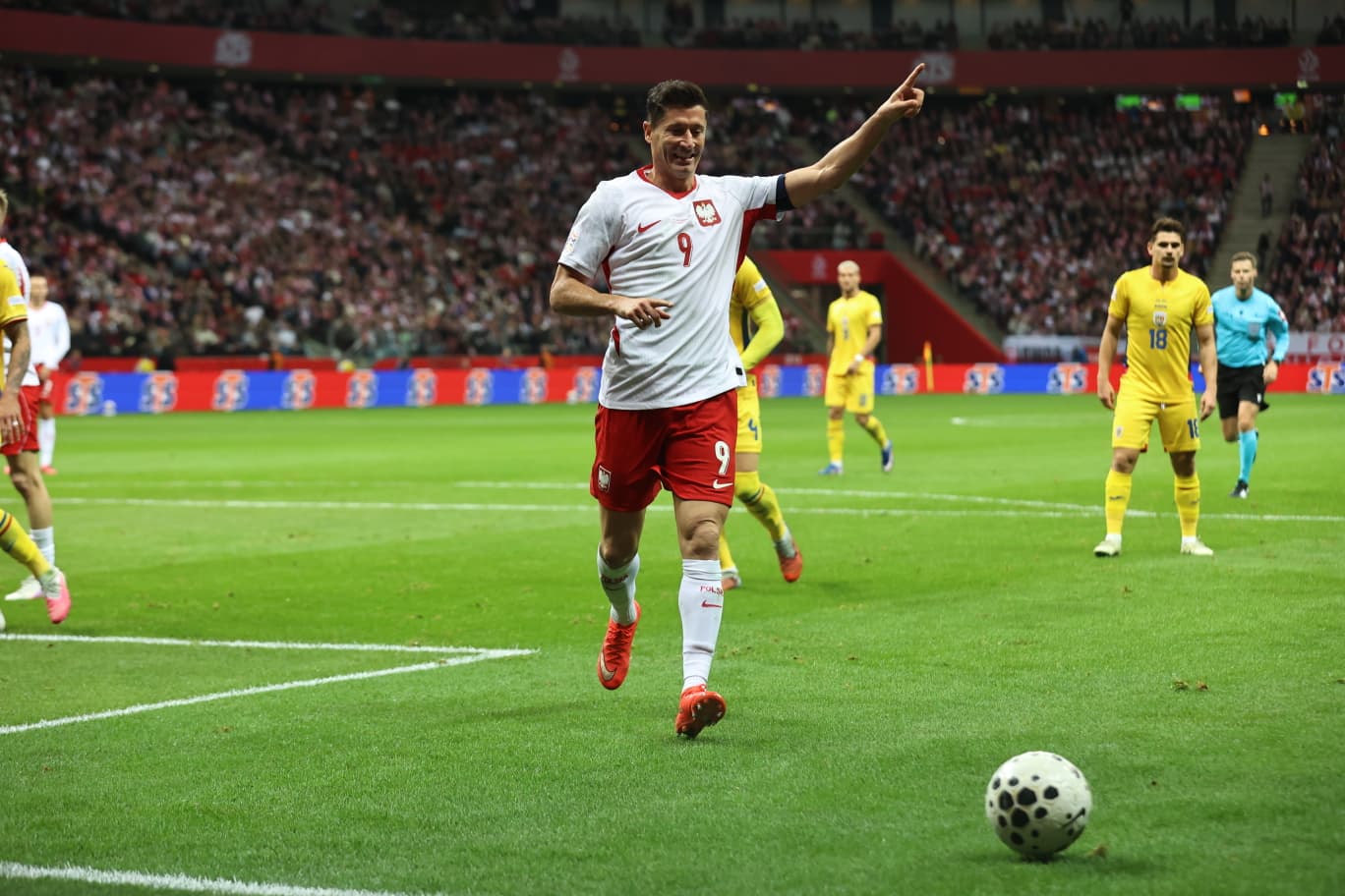 CORESPONDENȚĂ Cum arată localul lui Lewandowski din Varșovia unde polonezii au sărbătorit 6-0 cu România: „Vine Robert!”. EXCLUSIV