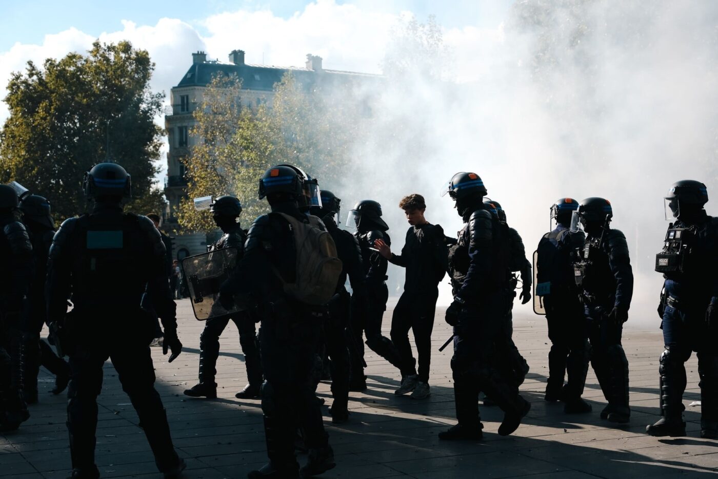 Decizie oficială în Franța, înainte de PSG – Barcelona! Ce se întâmplă cu partida din Champions League după restricțiile de circulație impuse din cauza protestelor violente