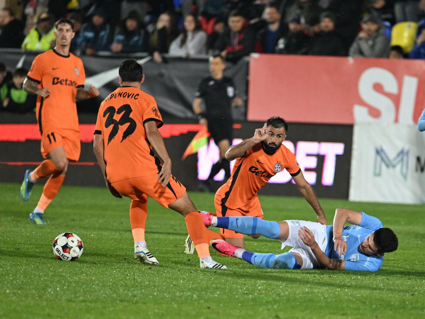 Dumitru Dragomir dă de pământ cu FCSB înaintea derby-ului cu Rapid: „Echipă de pluton!”. Ce zice despre schimbarea pregătită în Superliga. EXCLUSIV