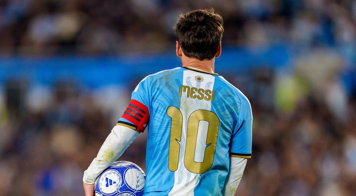 „Dumnezeu al fotbalului”. Marius Șumudică, la picioarele lui Leo Messi