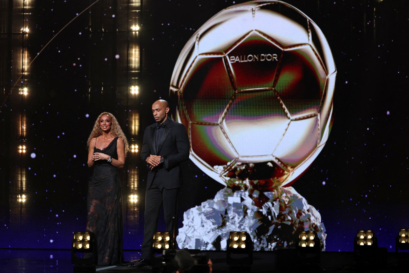 Fără precedent! Ce s-a întâmplat în sală când Kate Scott și Thierry Henry au anunțat o pauză publicitară exact înaintea dezvăluirii Balonului de Aur
